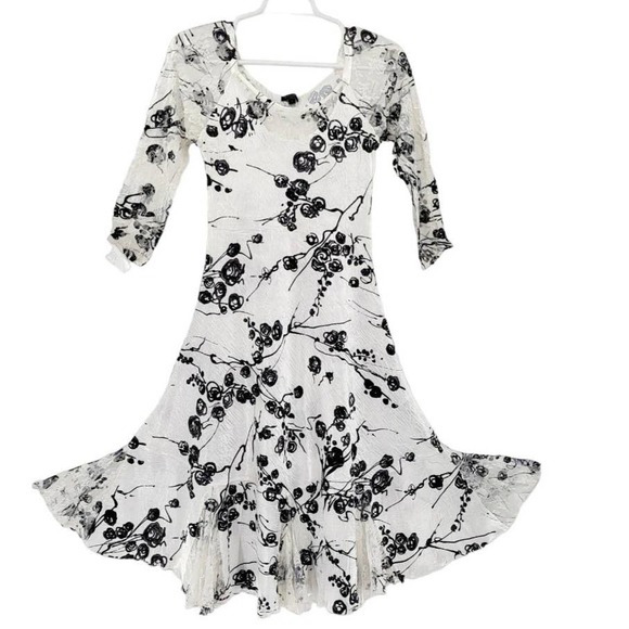 Komarov Dresses & Skirts - Komarov Floral Print Lace Pleated Black White Maxi Dress Sz S Made USA